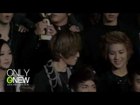 [fancam] 101209 SHINee onew talks with his friends + red carpet @ 2010 Golden Disk Awards