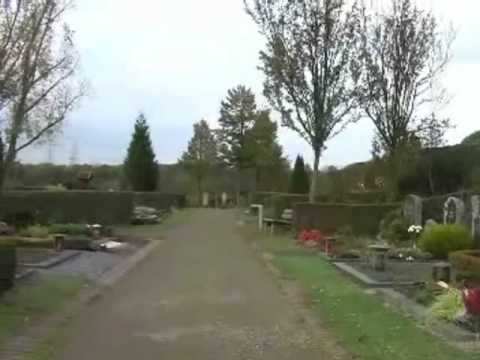 Friedhof Allerheiligen Begraebnisstaette Totengruft Gottesacker letzte Ruhestaette Gruft Kirchhof Grabstelle Grabplatz Totenacker Ruhestatt Graeberfeld Grabstaette Grube Grab Video Eingang