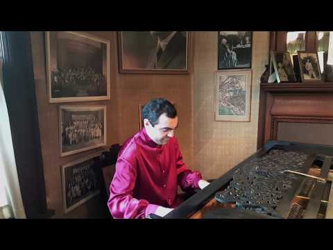 Sandro Russo plays Love Walked In (Gershwin-Grainger)