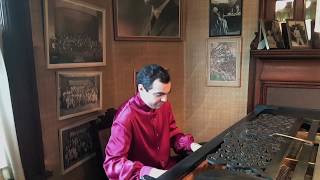 Sandro Russo plays Love Walked In (Gershwin-Grainger)