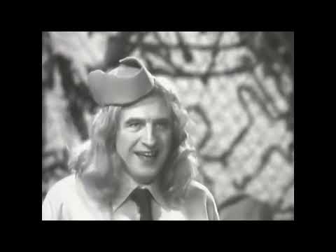 Morecambe & Wise (Leonard Rossiter) - Boogie Woogie Bugle Boy (1978)