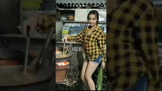 Download lagu SiCantik Seksi Goyang Sambil Masak [status wa] mp3