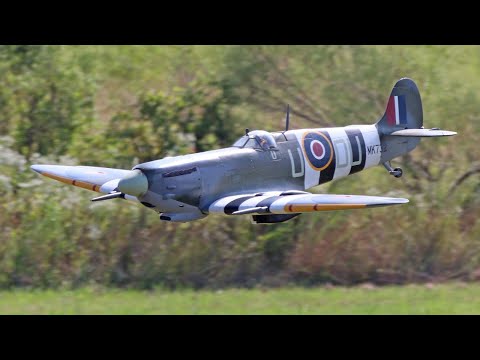 Giant Scale RC Supermarine Spitfire MkIX (CARF-Model) -- Bomberfield USA 2021