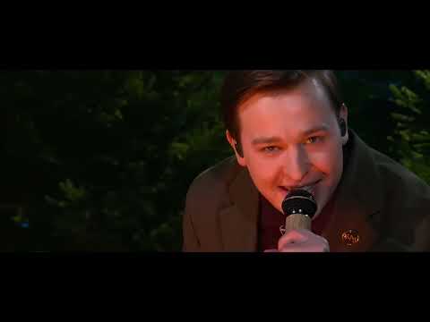 KAJ singing the 'Bara Bada Bastu' lyrics in the music video