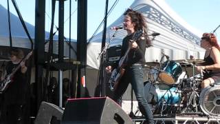 BABES IN TOYLAND Spit To See The Shine RIOT FEST CHICAGO September 12 2015
