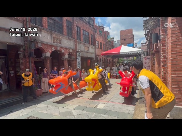 Sanxia residents bring back dragon boat race on their old street