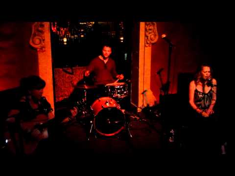 Download Kara Everly Pray Mp3 dan Mp4 Kumpulan Gratis