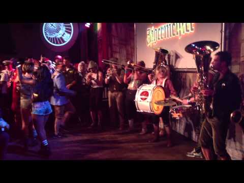 Jägermeister Blaskapelle @ Quartier Bohème Düsseldorf - Gangnam Style