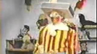 Ver First McDonalds Commercial With A CREEPY Ronald McDonald