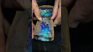 Download lagu Looking Inside a 50  Pound Boulder Opal mp3