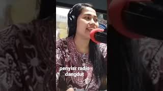 Download lagu when I was a dangdut radio announcer at CBB 105.4 FM Bandar Dangdut Jakarta #radioannouncer mp3