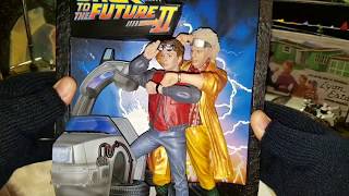 Video de Back to the Future: Sculpted Movie Poster - Inglés