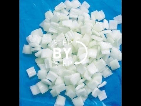 How to Cut an Onion, Cutting an Onion - How to Dice an Onion, How to Dice Onions