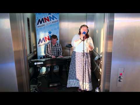 MNM: Liftconcert Eva Van der Gucht - Someone Like You