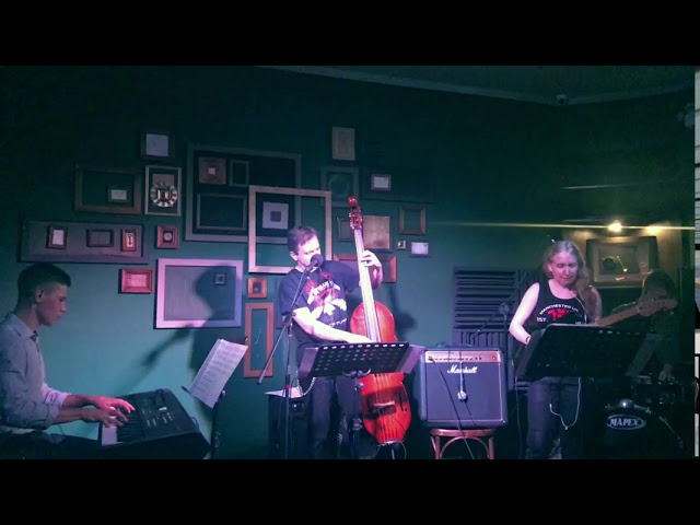 Фото Трибют Heavy-Metal-Jazz, легендарные песни Nirvana, System of a Down, Sound Garden, Metallica, AC/DC и др. В концерте были применены голоса из оригинальных треков в сопровождении джазового квартета.
Это стало возможным благодаря использованию нейронных сетей и технологиям машинного изучения.