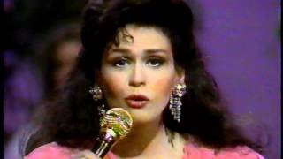 MArie Osmond  I&#39;m In love and he&#39;s in Dallas HEE HAW 1988