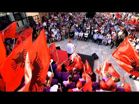 Rama prezanton kandidatin për Tropojën: Nuk ka doktoraturë, vetëm fallxhoren kemi doktore shkencash