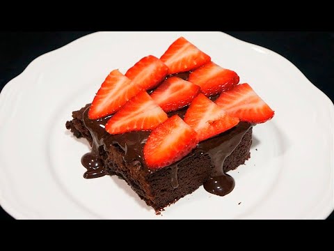 Brownie de chocolate con fresas