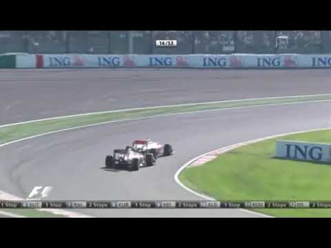 Heikki Kovalainen overtakes Giancarlo Fisichella from the pit exit 😱😱
