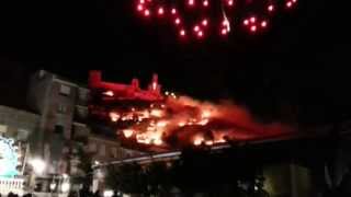 preview picture of video 'El castell de focs de la Baixà incendia la muntanya de Cullera'