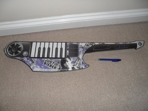 CLOSE LOOK AT USING THE PAPER JAMZ  JUSTIN BIEBER TOY KEYBOARD AND GUITAR