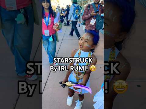 Kid is STARSTRUCK by real life RUMI from KPop Demon Hunters! #sdcc #cosplay #irl