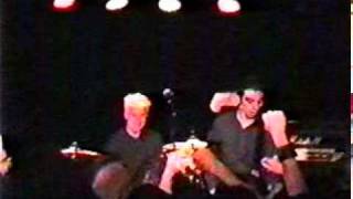 Anti-Flag - No borders no nations (Graceland Seattle Washington, 15/11/2003).mpg