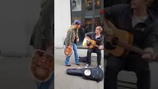 Anastacia singt mit Strassenmusikant in der Dortmunder Innenstadt