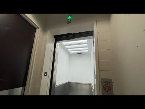 TALL KONE Traction Service Elevator @ The 601 Tower - Carlson Center in Minnetonka, MN