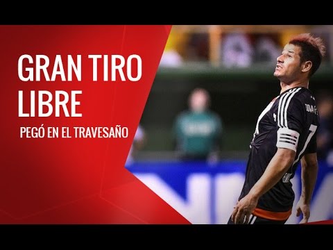 El tiro libre de Mora que reventó el travesaño