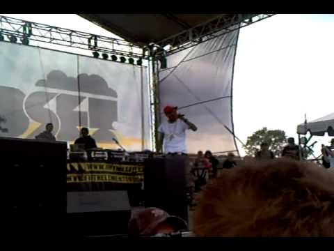 BEST FOOTAGE OF WIZ KHALIFA AT SOUNDSET 2010 PART  2