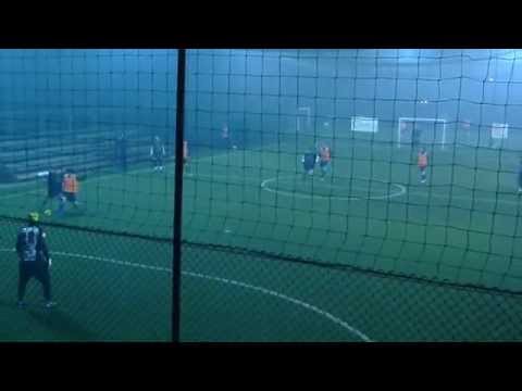 Jack Flynn. Il portiere esce e chiude bene lo specchio.