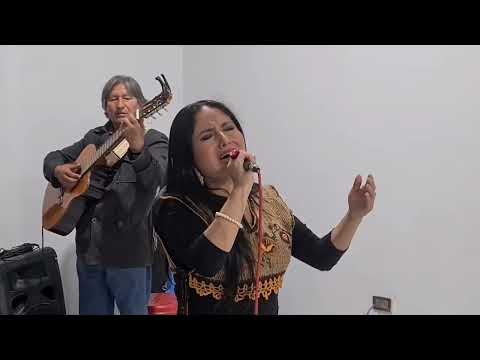 Yesenia Alanya nos regala una hermosa muliza con la guitarra de Silverio Andrade