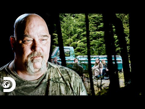 Primer encuentro de Jeff contra un ser enorme | Bosques Embrujados | Discovery Latinoamérica