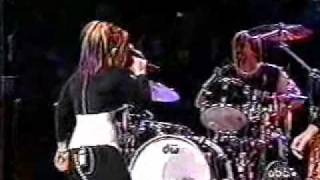 Lisa Marie Presley . Sinking in  (Live NBA 2003)