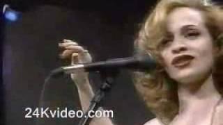 La Loba (En Vivo) Lyrics English Translation