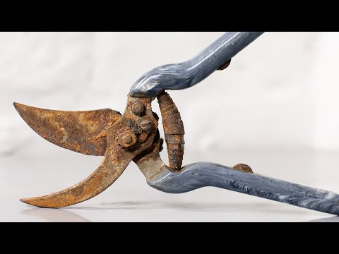Rusty pruning shears restoration in my garage