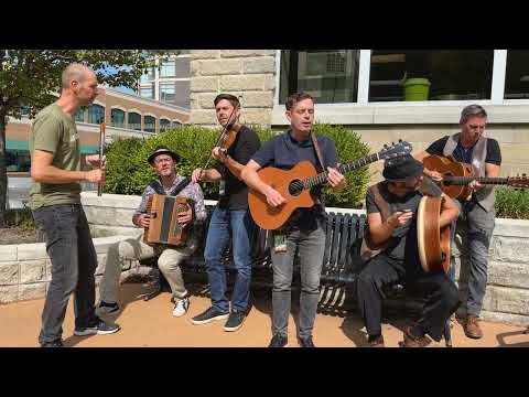 Dave Curley performs "A-Begging I Will Go" on Floyd's Bench along with Doolin and Colin Farrell