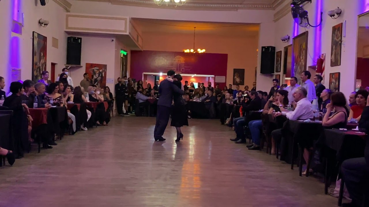 Barbara Ferreyra y Agustin Agnez- Milonga de los Campeones 2/2 "Mandria" Orq. Darienzo-Echagüe
