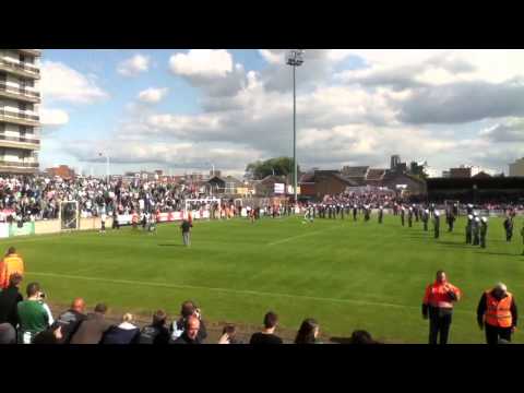 Racing Mechelen-Geel Meerhout rel op het veld