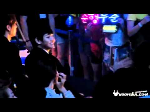 111201 SNSD Yuri And Jessica Moment @ MAMA 2011