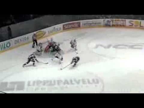 Joni Myllykosken huikea torjunta Bluesia vastaan 11.10.2011