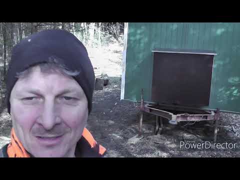 Leben im Wald. Ausgebauter Bauwagen für die Freizeit und Reisen zu Traktorentreffen!