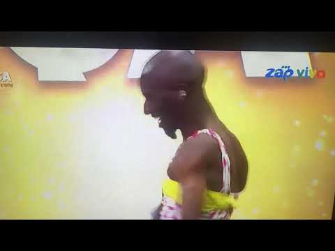 Bai dança com ritmo