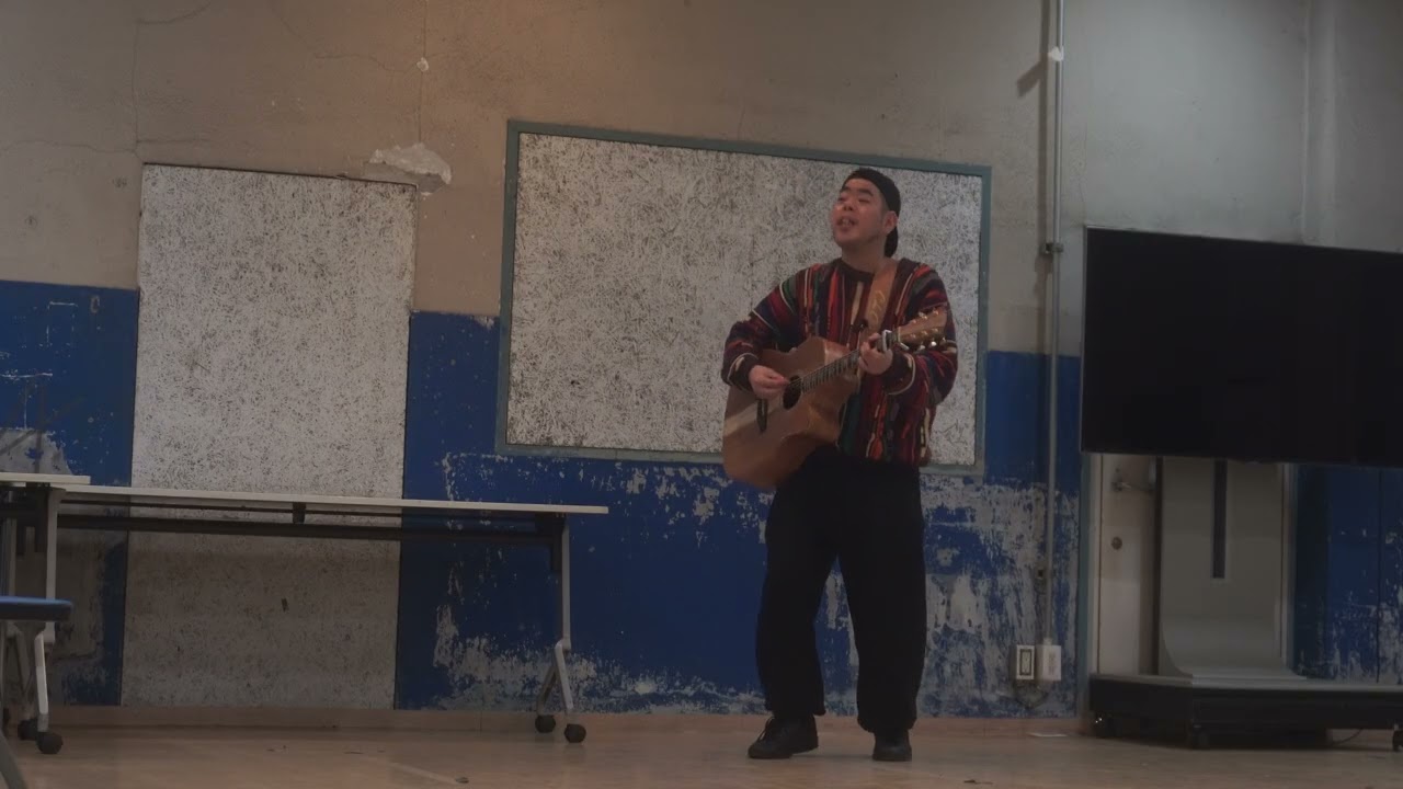 ものまね　MONKEY MAJIKの「Around The World」の2番