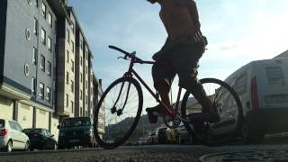 preview picture of video 'Learning more fixie simple tricks in Lugones, Asturias (2)'