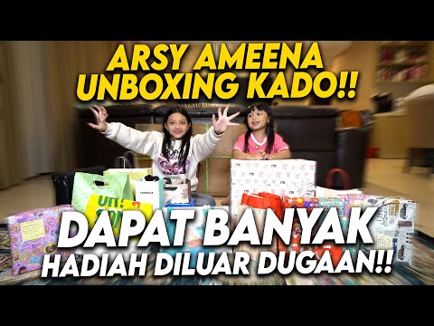 ARSY RETURNS FROM SINGAPORE AND GETS MANY GIFTS!! OPEN THEM ALL IMMEDIATELY!!