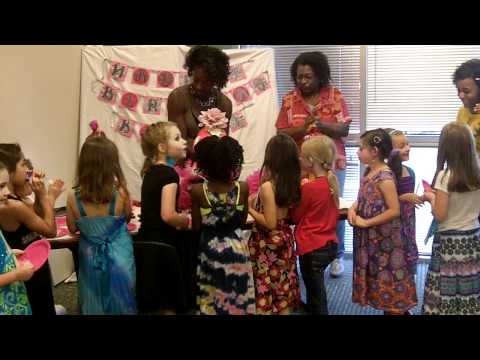 Kenadi Fashion Show Cake Cutting