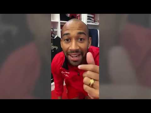 Plantel canta enquanto espera pelo pagamento do salário: "O Santa Clara ainda não pagou…"