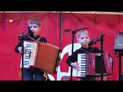 Cordău-Bihor-Biserica SALEM *LA CORTUL ÎNTÂLNIRI* Cei mai tineri cântăreți-Noah si Eliab Verdeș